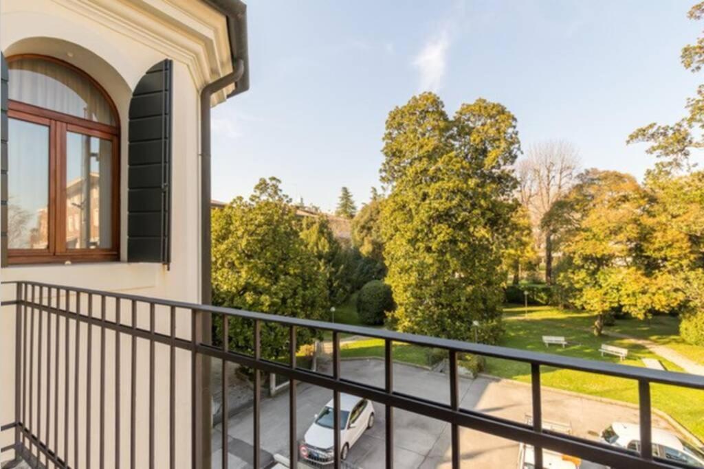 Dadahome Elegante Appartamento Vicino Al Centro Тревизо Экстерьер фото
