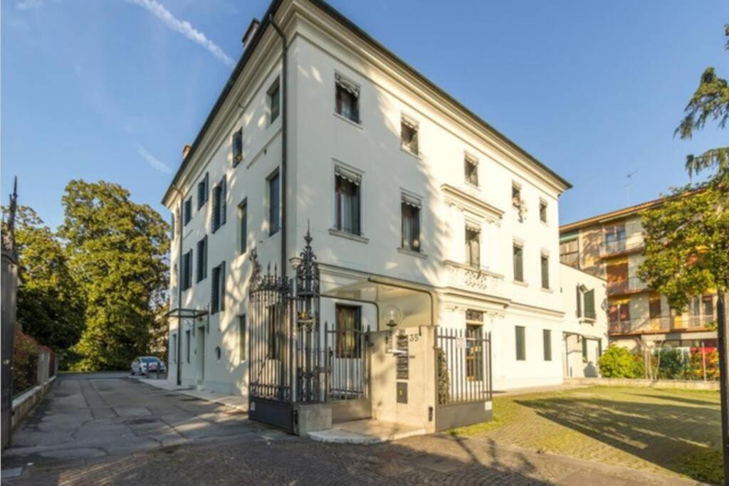 Dadahome Elegante Appartamento Vicino Al Centro Тревизо Экстерьер фото
